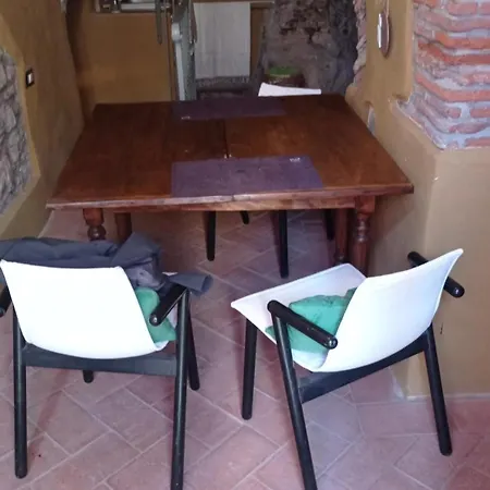 Via Varese 9c *